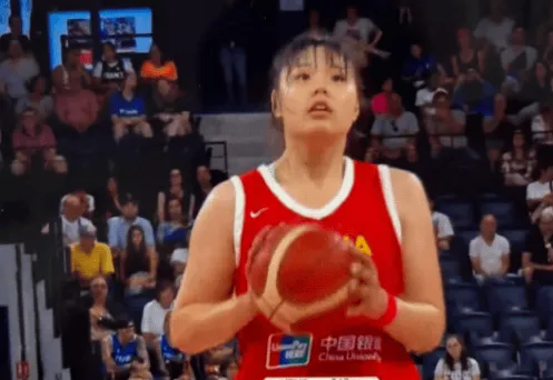攻击力弱！中国女篮只有李月汝得分上双 全场比赛只得到57分