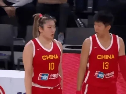 一点感觉都没有！李梦全场11投2中 三分球7中0 仅得到6分5助攻